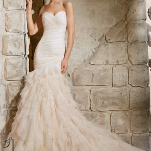 Fishtail Wedding Gown - Picture 5 of 6
